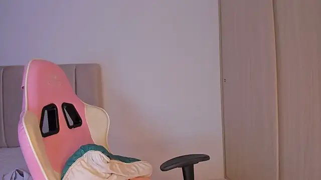 isa bunny online show from November 1, 2025, 3:02 am