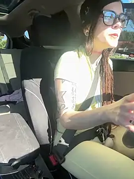 BlaizeyBBy online show from October 7, 2025, 10:33 pm