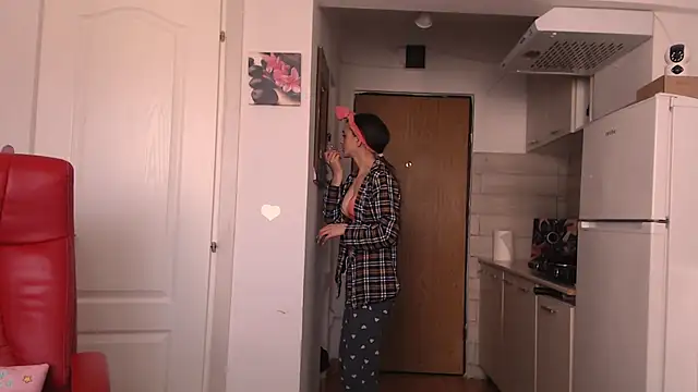 simyhvn online show from April 14, 2026, 8:19 am