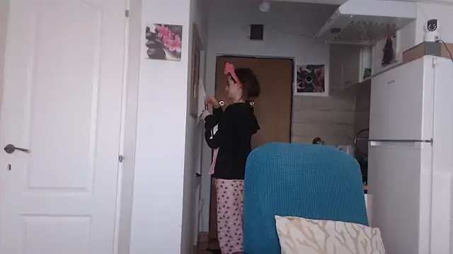 simyhvn online show from March 11, 2025, 5:13 am