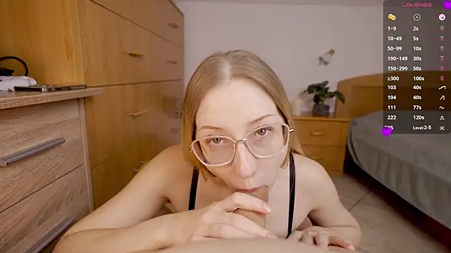 Snapshot of foxeslovefoxes chatting on April 5, 2026, 10:55 am foxeslovefoxes online show from April 5, 2026, 10:55 am