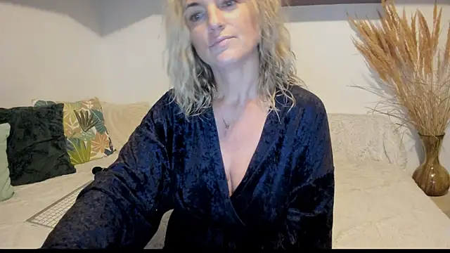 Jadore able online show from October 28, 2025, 2:34 am