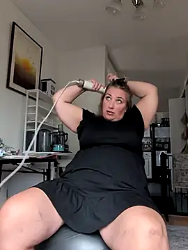 Snapshot of Canadian_BBW chatting on October 16, 2025, 8:50 pm Canadian BBW online show from October 16, 2025, 8:50 pm
