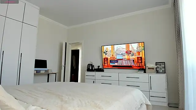  Miss Johansson  online show from March 28, 2026, 12:39 pm