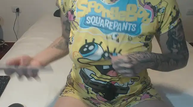 Snapshot of Tattoodreams_lucy chatting on December 22, 2024, 8:14 pm Tattoodreams lucy online show from December 22, 2024, 8:14 pm