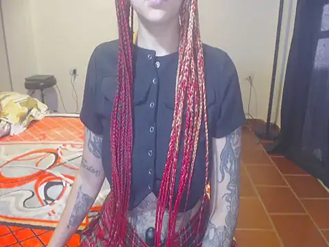 Snapshot of Tattoodreams_lucy chatting on January 21, 2025, 9:57 pm Tattoodreams lucy online show from January 21, 2025, 9:57 pm