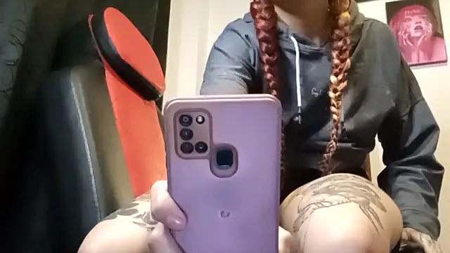 Snapshot of Tattoodreams_lucy chatting on October 23, 2025, 10:19 pm Tattoodreams lucy online show from October 23, 2025, 10:19 pm