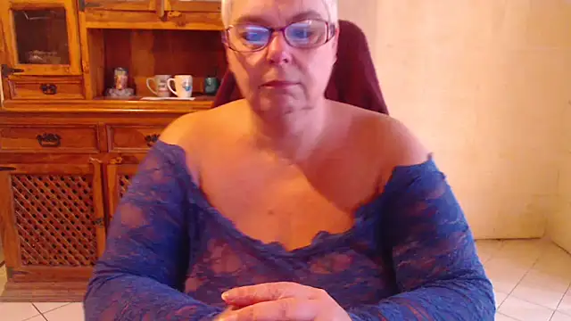 Snapshot of MISS_LINDAH chatting on May 7, 2026, 5:11 am MISS LINDAH online show from May 7, 2026, 5:11 am