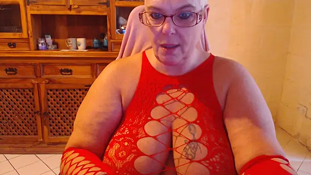 MISS LINDAH online show from September 16, 2025, 5:08 am