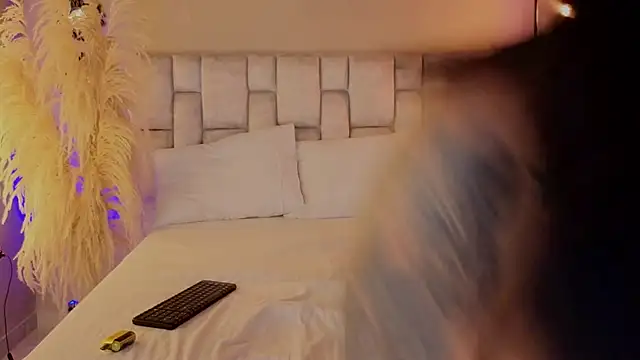 pamela reyes  online show from October 17, 2025, 6:32 pm