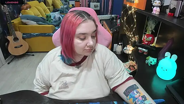 Snapshot of Softie_Sofy chatting on February 19, 2025, 2:23 am Softie Sofy online show from February 19, 2025, 2:23 am