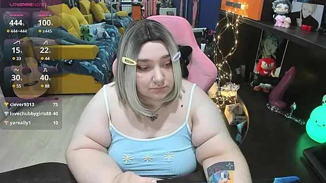Snapshot of Softie_Sofy chatting on February 26, 2025, 12:27 pm Softie Sofy online show from February 26, 2025, 12:27 pm