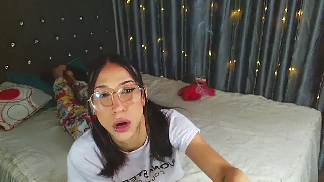 Kenisha Sweet online show from February 8, 2026, 5:43 pm