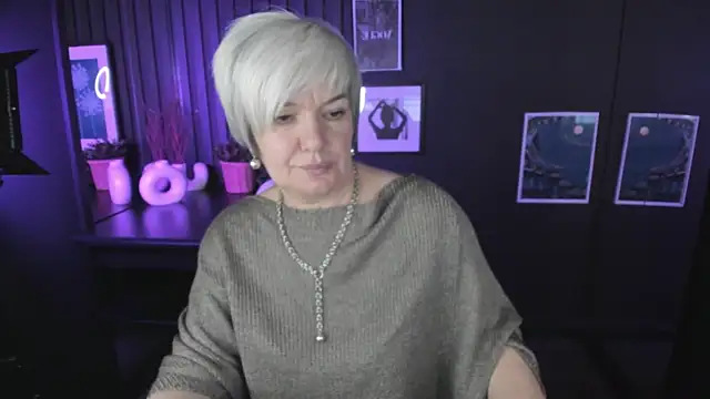 CarmenSoft online show from October 24, 2025, 8:41 pm