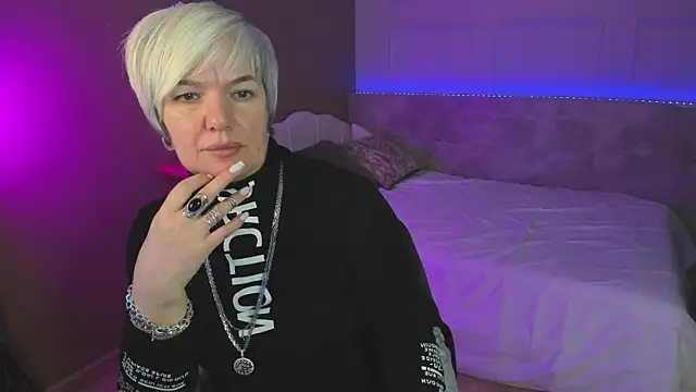 CarmenSoft online show from October 20, 2025, 9:04 pm