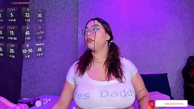 Snapshot of DanniaMonroee chatting on December 18, 2025, 11:47 am DanniaMonroee online show from December 18, 2025, 11:47 am