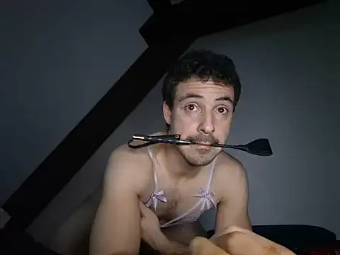 Chiennemale68xh online show from January 19, 2025, 3:42 pm