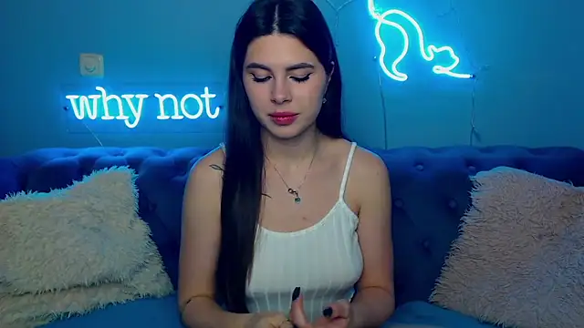 Snapshot of ViollinaLove chatting on February 9, 2026, 5:49 am ViollinaLove online show from February 9, 2026, 5:49 am