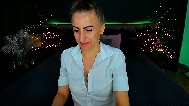 Snapshot of Rebecca_Diamond chatting on September 24, 2025, 5:47 am Rebecca Diamond online show from September 24, 2025, 5:47 am