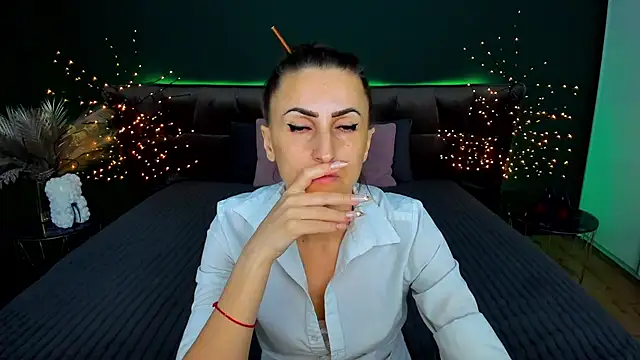 Snapshot of Rebecca_Diamond chatting on December 2, 2025, 6:59 am Rebecca Diamond online show from December 2, 2025, 6:59 am