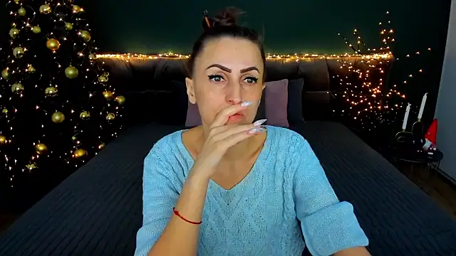 Snapshot of Rebecca_Diamond chatting on December 18, 2025, 6:40 am Rebecca Diamond online show from December 18, 2025, 6:40 am