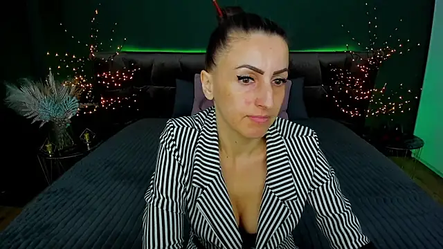 Snapshot of Rebecca_Diamond chatting on March 21, 2025, 6:27 am Rebecca Diamond online show from March 21, 2025, 6:27 am