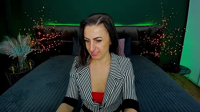 Snapshot of Rebecca_Diamond chatting on March 16, 2025, 12:22 pm Rebecca Diamond online show from March 16, 2025, 12:22 pm