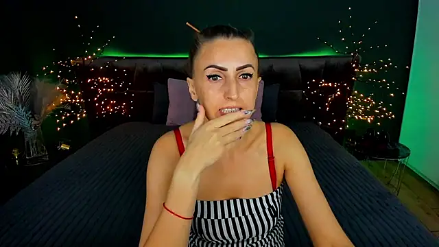 Snapshot of Rebecca_Diamond chatting on September 22, 2025, 5:35 am Rebecca Diamond online show from September 22, 2025, 5:35 am