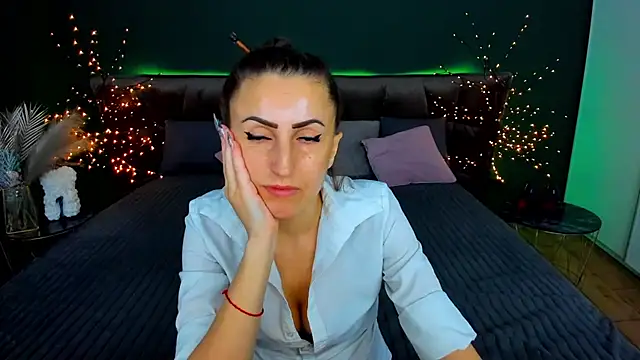 Snapshot of Rebecca_Diamond chatting on November 10, 2025, 6:40 am Rebecca Diamond online show from November 10, 2025, 6:40 am