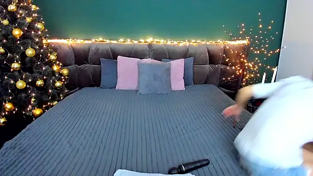 Snapshot of Rebecca_Diamond chatting on December 16, 2025, 7:12 am Rebecca Diamond online show from December 16, 2025, 7:12 am