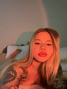 Snapshot of curchez_ chatting on March 7, 2025, 6:54 pm curchez online show from March 7, 2025, 6:54 pm
