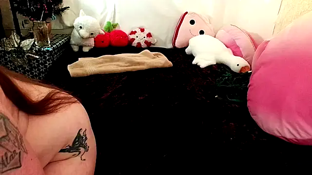 Snapshot of GamerGirlRoxyAndLee chatting on December 21, 2025, 9:04 pm GamerGirlRoxyAndLee online show from December 21, 2025, 9:04 pm