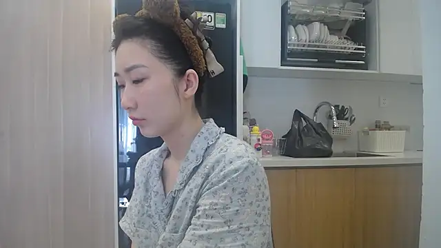 Asiagirll online show from June 4, 2026, 1:32 am
