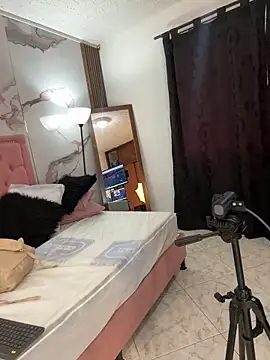 Eva MilfF online show from April 17, 2026, 1:14 pm