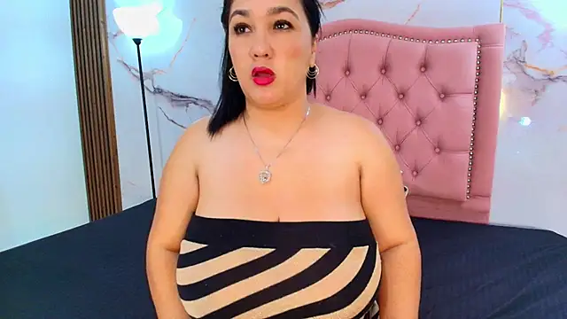 Snapshot of Eva_MilfF chatting on May 9, 2026, 11:35 am Eva MilfF online show from May 9, 2026, 11:35 am