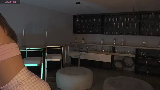 AbellaCroft online show from October 21, 2025, 12:15 pm