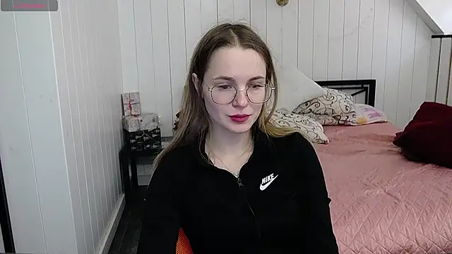 Snapshot of CindyJonson chatting on March 18, 2025, 6:17 am CindyJonson online show from March 18, 2025, 6:17 am