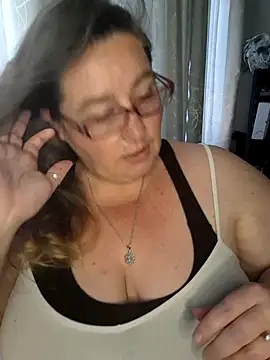 Snapshot of Iceprincess2bad4u chatting on February 26, 2025, 3:54 pm Iceprincess2bad4u online show from February 26, 2025, 3:54 pm
