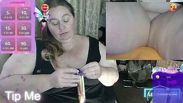 Snapshot of Iceprincess2bad4u chatting on March 15, 2025, 4:43 pm Iceprincess2bad4u online show from March 15, 2025, 4:43 pm