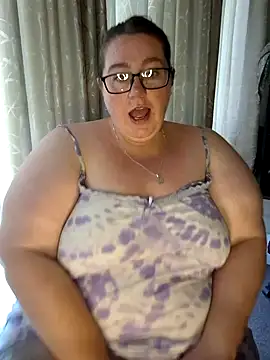 Snapshot of Iceprincess2bad4u chatting on February 23, 2025, 6:28 am Iceprincess2bad4u online show from February 23, 2025, 6:28 am