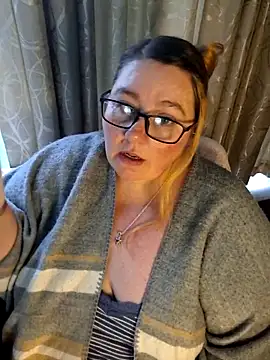 Snapshot of Iceprincess2bad4u chatting on June 21, 2026, 6:19 am Iceprincess2bad4u online show from June 21, 2026, 6:19 am