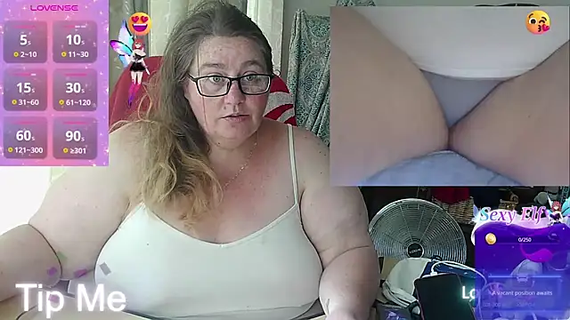 Snapshot of Iceprincess2bad4u chatting on February 1, 2025, 12:47 pm Iceprincess2bad4u online show from February 1, 2025, 12:47 pm