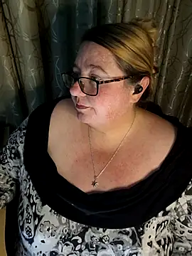 Snapshot of Iceprincess2bad4u chatting on June 8, 2026, 6:19 pm Iceprincess2bad4u online show from June 8, 2026, 6:19 pm