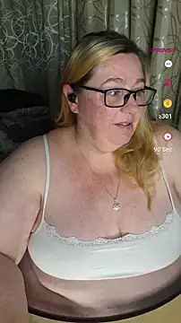 Snapshot of Iceprincess2bad4u chatting on September 18, 2025, 6:22 pm Iceprincess2bad4u online show from September 18, 2025, 6:22 pm