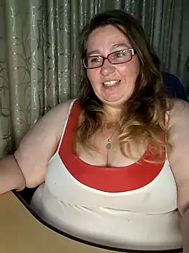 Snapshot of Iceprincess2bad4u chatting on February 13, 2025, 6:05 pm Iceprincess2bad4u online show from February 13, 2025, 6:05 pm
