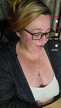 Snapshot of Iceprincess2bad4u chatting on September 15, 2025, 6:08 pm Iceprincess2bad4u online show from September 15, 2025, 6:08 pm