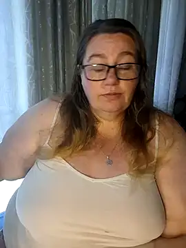 Snapshot of Iceprincess2bad4u chatting on March 22, 2025, 5:28 am Iceprincess2bad4u online show from March 22, 2025, 5:28 am