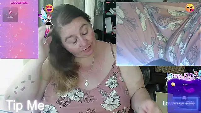 Snapshot of Iceprincess2bad4u chatting on March 15, 2025, 7:20 am Iceprincess2bad4u online show from March 15, 2025, 7:20 am