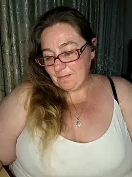 Snapshot of Iceprincess2bad4u chatting on March 6, 2025, 5:54 pm Iceprincess2bad4u online show from March 6, 2025, 5:54 pm