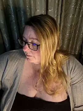 Snapshot of Iceprincess2bad4u chatting on June 26, 2026, 6:36 pm Iceprincess2bad4u online show from June 26, 2026, 6:36 pm